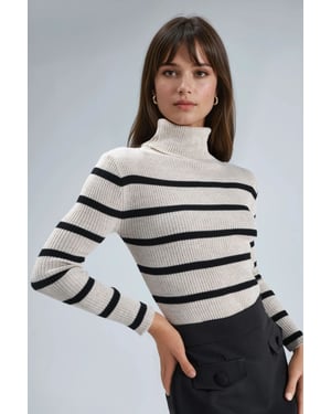 Taillierter gestreifter Rippstrickrollkragenpullover