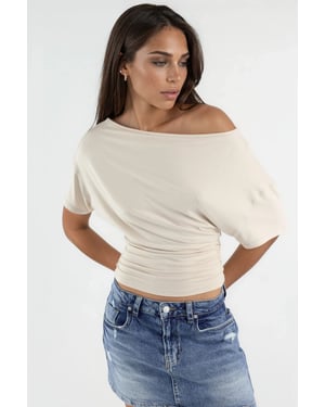 Hiccup weich gestricktes Top mit asymmetrischem Ausschnitt aus Viskose - Natur