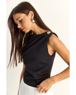 Bianco Lucci Ärmellose Bluse mit Boots-Ausschnitt und Steinapplikation - Schwarz