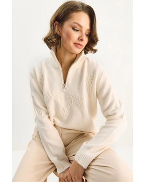Gestickter Strickpullover mit Reißverschlusskragen