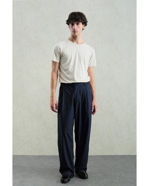 Faltige gestreifte Gabardine-Hosen