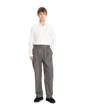 Faltenhose im Regular Fit