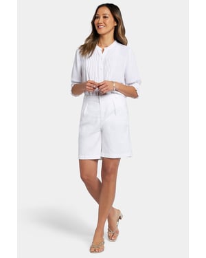 Entspannte kurze weiße Stretch-Leinenhose