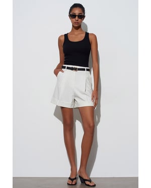 Hochtaillierte gestreifte Crepe maßgeschneiderte Shorts