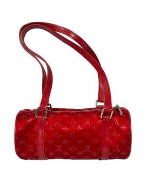 Louis Vuitton Mini Papillon Barrel Schultertasche aus rotem Satin