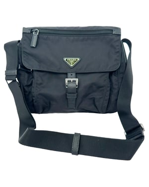 Prada Kleine Messenger Bag mit Schnalle aus schwarzem Nylon