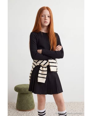 TRENDYOLKIDS Mädchen Schwarz Einfarbig Lang, Regular Fit T-Shirts