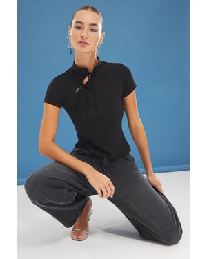 TRENDYOLMİLLA Damen Schwarz Einfarbig Kurz Tailliert Blusen