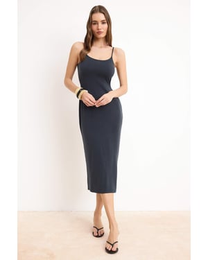 TRENDYOLMİLLA Damen Grau Einfarbig Maxi Ärmellos Casual Bodycon Kleider
