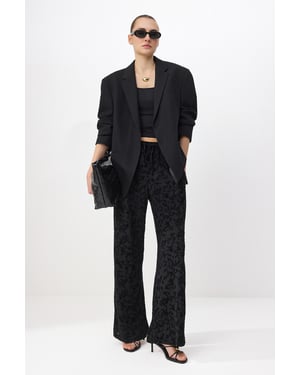 TRENDYOLMİLLA Damen Schwarz Geblümt Weites Bein Normale Taille Hosen