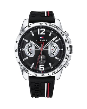 Stylische Herrenuhr von der Marke Tommy Hilfiger. Die Uhr hat ein Kautschukarmband, das auch verkleinert werden kann, das Gehäuse hat einen Durchmesser von 46 mm und das Uhrwerk ist Quarz.  Marke: Tommy HilfigerModellname: 1791473 (46mm)Kategorie: HerrenuhrMaterialien: Edelstahl, KautschukFarbe: schwarz, silber