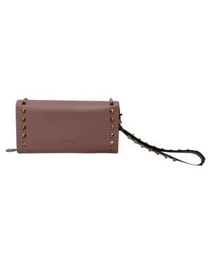 Valentino Garavani Rockstud Flap Continental Handgelenktasche aus rosafarbenem Leder