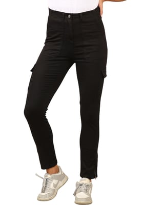 MYT Womens Cargo Chino Knöchel Grazer Hose in Schwarz