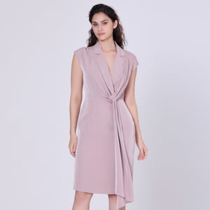 Asymmetrisch drapiertes Bahnenkleid aus mattem Satin