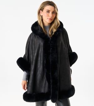 Poncho mit Pelzkragen und Taschendetail