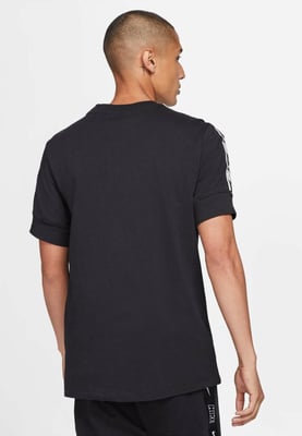 Nike Herren Repeat T Shirt in Schwarz / Weiß