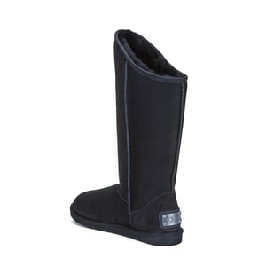 Gemütliche hohe schwarze Stiefel