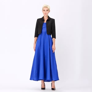 Langes ausgestelltes Kleid aus Taft