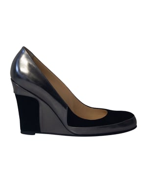 Christian Louboutin Metallic Wedge-Pumps aus grauem Leder