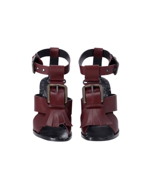 Bottega Veneta Fransen-Schnallen T-Riemen Blockabsatz-Sandalen aus bordeauxrotem Leder