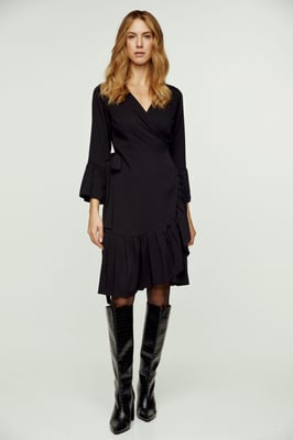 Schwarzes Wickelkleid aus Viskose mit Glockenärmeln.
