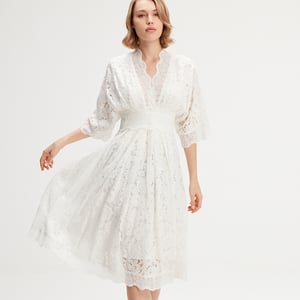 Spitzenkleid mit Kimonoärmeln