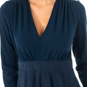 Langärmeliges Frauenkleid mit V-Ausschnitt KWD005