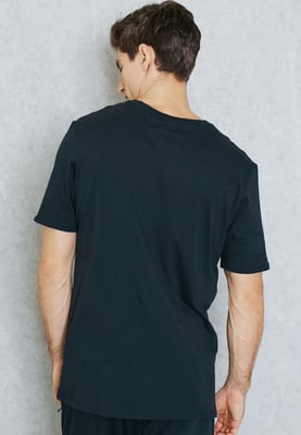 Nike Futura T-Shirt mit gesticktem Logo in Schwarz & Sliver