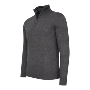 Cappuccino Italia Bergamo Zip Pullover für Herren. Der Pullover besteht aus 50% Baumwolle und 50% Polyester und hat eine normale Passform. Der Pullover hat einen Stehkragen, der je nach Geschmack mit einem Reißverschluss geöffnet oder geschlossen werden kann.  Marke: Cappuccino ItaliaModellname: Bergamo Zip Pullover (mit Hemdkragen)Kategorie: Pullover für HerrenMaterialien: Baumwolle, AcrylFarbe: anthrazitgrau, weiß