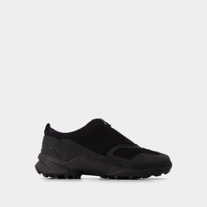 Y-3 Swift R3 Low Gtx Turnschuhe in schwarzem Stoff