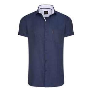 Cappuccino Italia Kurzarmbluse für Herren. Die Bluse ist aus 100% Baumwolle und hat eine normale Passform. Marke: Cappuccino ItaliaModellname: Kurzarmbluse UniKategorie: HerrenMaterialien: BaumwolleFarbe: blau, weiß