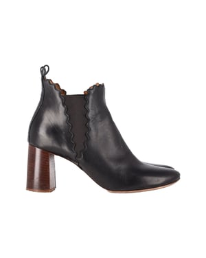 Chloé Geschwungene Chelsea-Stiefel aus schwarzem Leder