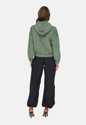 Nur Jacke