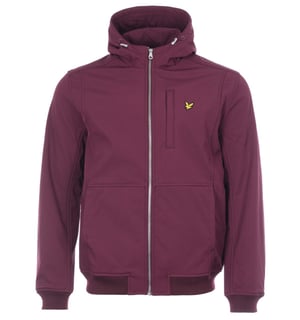 Packen Sie sich warm ein mit der Softshell-Jacke von Lyle & Scott. Das minimalistische, schlichte Design mit elastischen Ärmelbündchen, verstellbarer Kapuze, zwei unteren Taschen und einer Brusttasche für die kälteren Monate macht diese regulär geschnittene Jacke zum perfekten Lagenlook.
