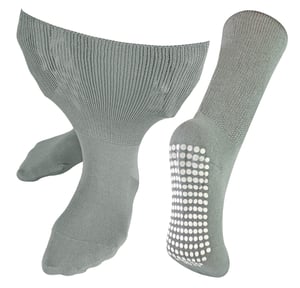 Extra breite Ödemsocken mit rutschfesten Griffen | Dr.Socks | Herren & Damen | Bambus Pantoffelsocken mit Grippern für geschwollene Beine Knöchel & Füße - Grau