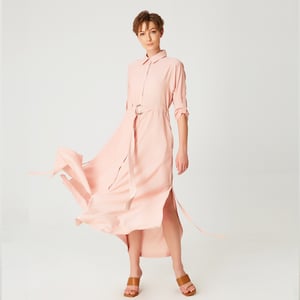 Langes minimalistisches Hemdkleid