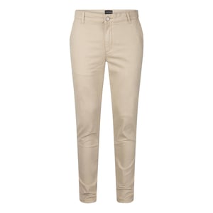 Herren Chino von der Marke Presly & Sun. Die Chino von Presly & Sun besteht aus Bio-Baumwolle und Elastan und hat eine schmale Passform. Die weiche Baumwolle und das Elastan sorgen für einen hohen Tragekomfort.  Marke: Presly & SunModellname: Samuel ChinoKategorie: Chino für HerrenMaterialien: Baumwolle/ElastanFarbe: beige