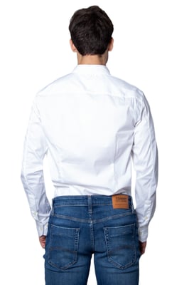 Tommy Jeans TJM Original Herrenhemd Weiß Baumwolle. Authentische Tommy Jeans Kleidung - Tommy Jeans Streetwear/Sportswear Design - Tommy Jeans für Männer - Tommy Jeans Hemd in der Farbe Weiß passt perfekt zu Ihrem restlichen Garderobe - Material Baumwolle bequem - classic - TJM original - - Tommy Jeans Hemd in der Farbe Weiß passt perfekt zu Ihrem restlichen Garderobe - Material Baumwolle bequem - classic - TJM original -.