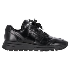 Prada Prax 01 Schnür-Low-Top-Sneaker aus schwarzem Kalbsleder