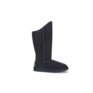 Gemütliche hohe schwarze Stiefel