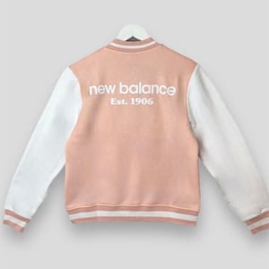 New Balance Damen Varsity Bomberjacke in Rosa