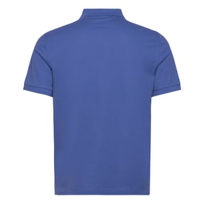 Dieses Poloshirt von Gant ist ein Klassiker und zeitlos. Es hat einen Flachstrickkragen mit einer Knopfleiste, die für einen eleganten und modernen Look sorgt. Die kurzen Ärmel sind glatt und schlicht, was dem Poloshirt einen cleanen und minimalistischen Stil verleiht. Die seitlichen Saumschlitze geben dem Poloshirt mehr Flexibilität und Komfort. Das Poloshirt ist mit einer Logostickerei auf der linken Brustseite geschmückt, die für eine hochwertige und markante Ausstrahlung sorgt. Das Poloshirt hat eine reguläre Passform, die für jeden Körpertyp geeignet ist.