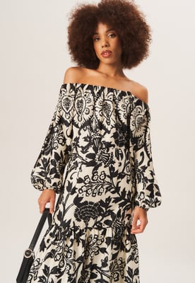 Bardot-Maxikleid mit einfarbigem Bordürenmuster