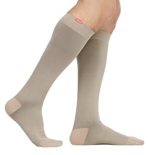 VIM&VIGR - Breite Wadenstrümpfe mit abgestufter Kompression 15-20 mmhg Feuchtigkeitstransportierendes Nylon für Damen und Herren - Cashew