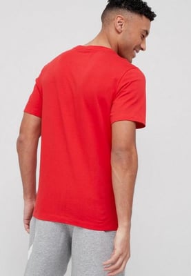 Nike Sportswear T Shirt Club in Rot