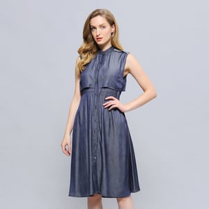 Hemdkleid mit offenem Rücken und Schlaghose
