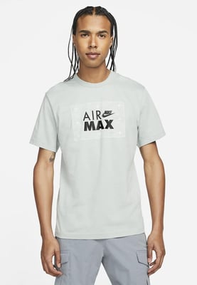 Nike Sportswear Retro Air Max T-Shirt in staubigem Salbei Grau