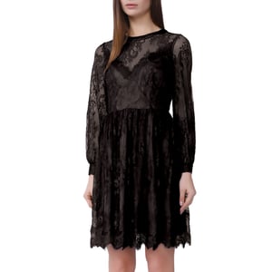 Skaterkleid aus Spitze und Herzausschnitt