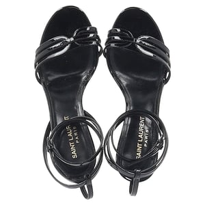 Saint Laurent Sandalen mit Knöchelriemen aus schwarzem Lackleder