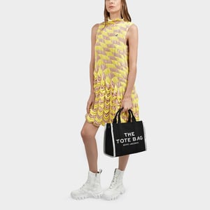The Medium Tote Tasche aus schwarzem Canvas